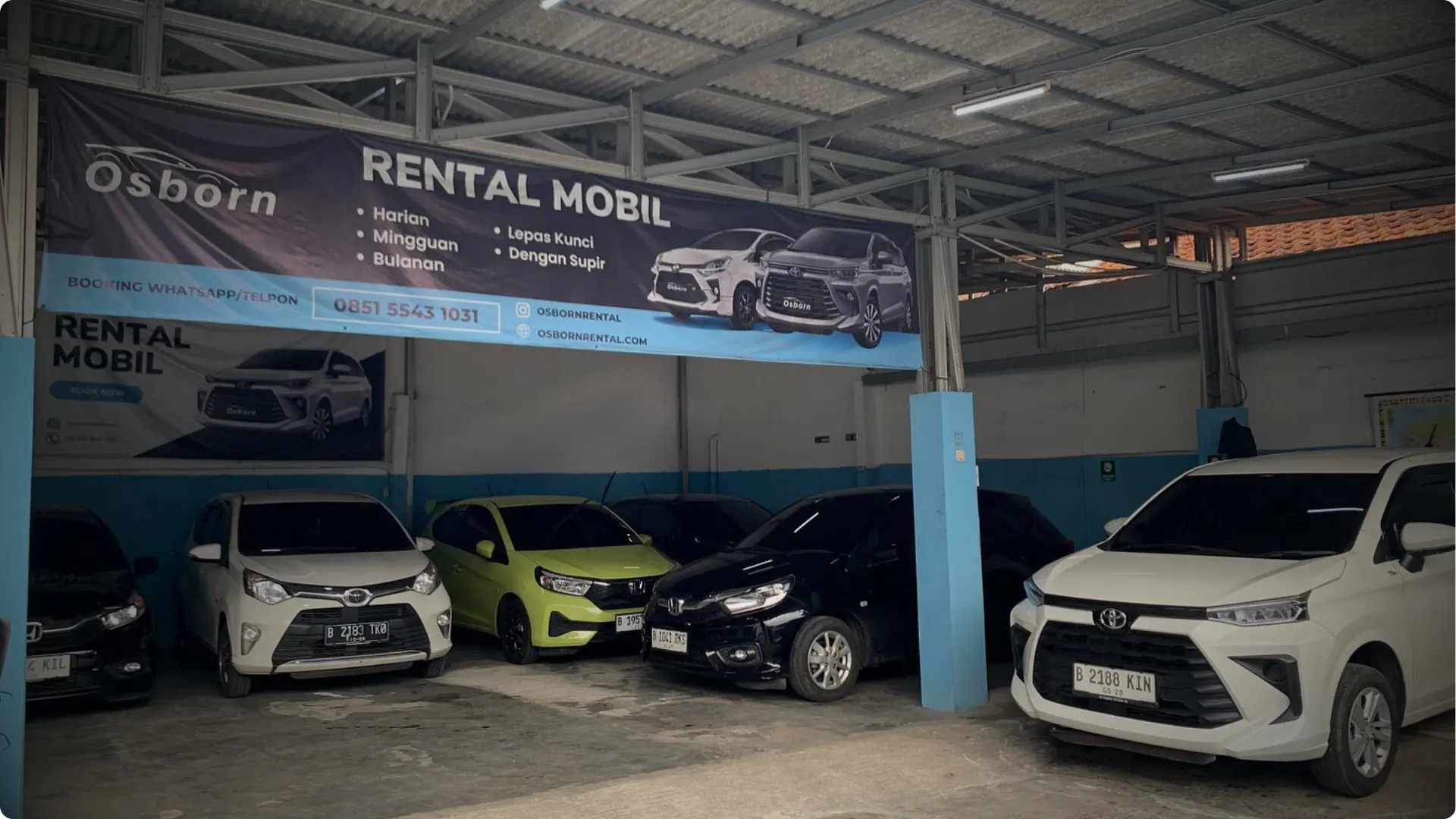 Background rental mobil Jakarta